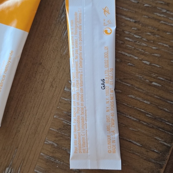 Cliniue Fresh‎ Pressed Renewing Powder Cleanser- Set of 11 - Picture 3 of 4